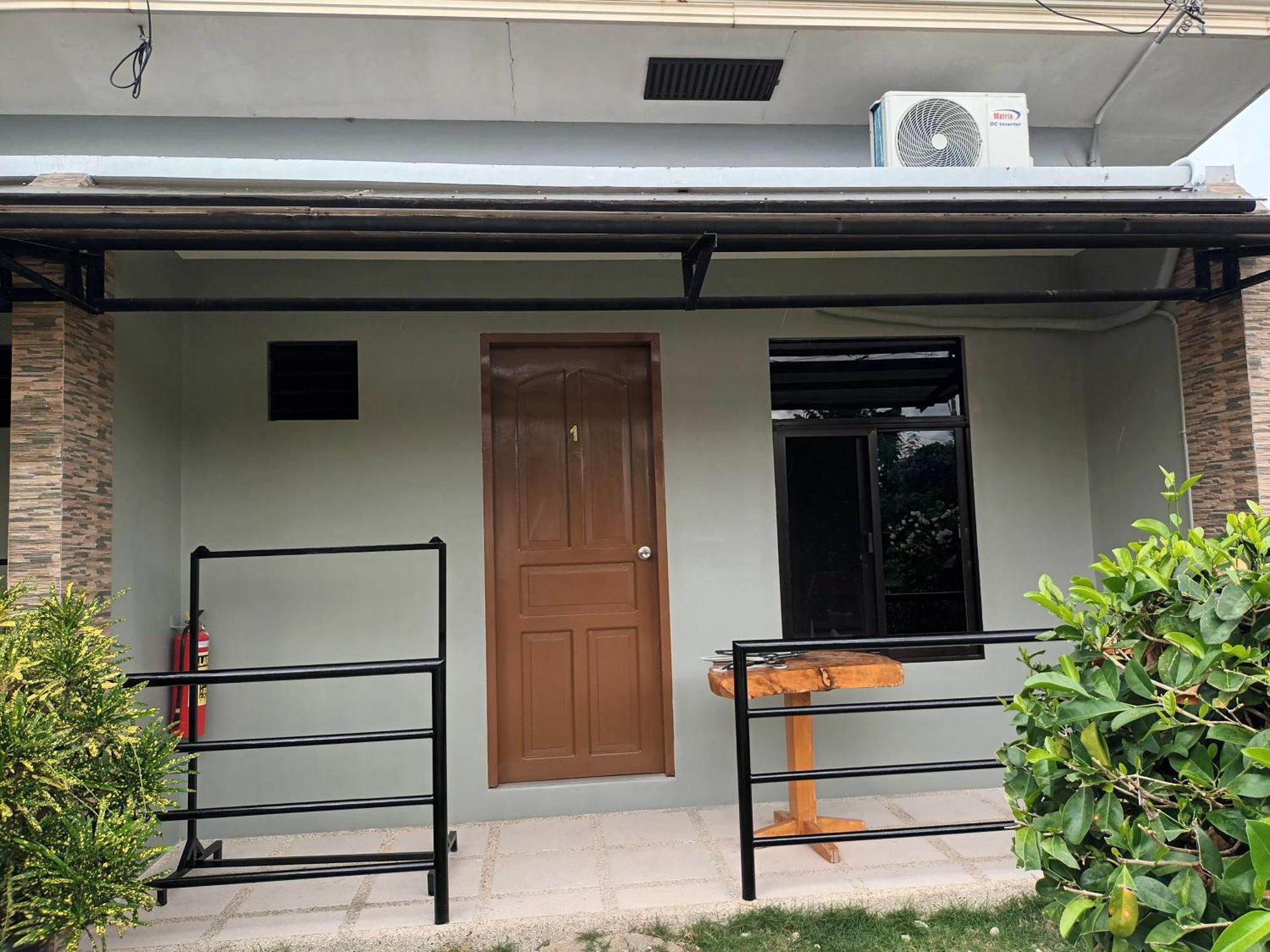Grae'S Apartelle Moalboal Exterior foto